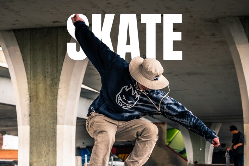 Пример результата: надпись SKATE уходит за человека